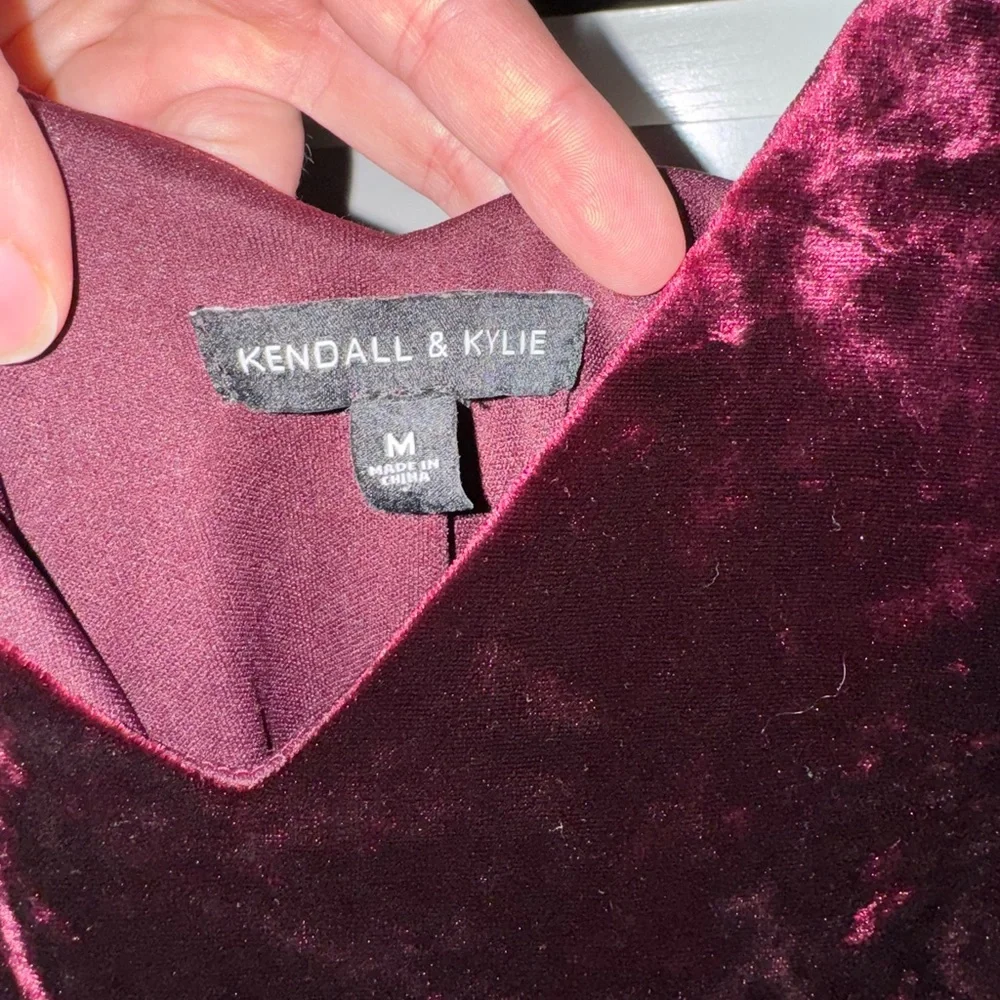 Kendall & Kylie Burgundy Wine Velvet Deep V-Neck Mini Dress Size M - Picture 3 of 4